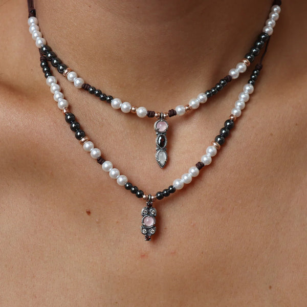 Colgante macramé con perlas y hematites