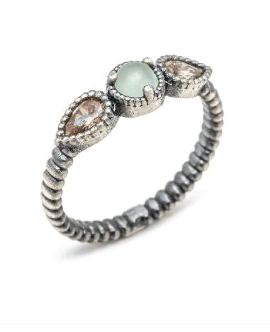 Anillo de plata con calcedonia y circonitas champan