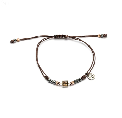 Pulsera macramé con dos baguettes cava y hematites