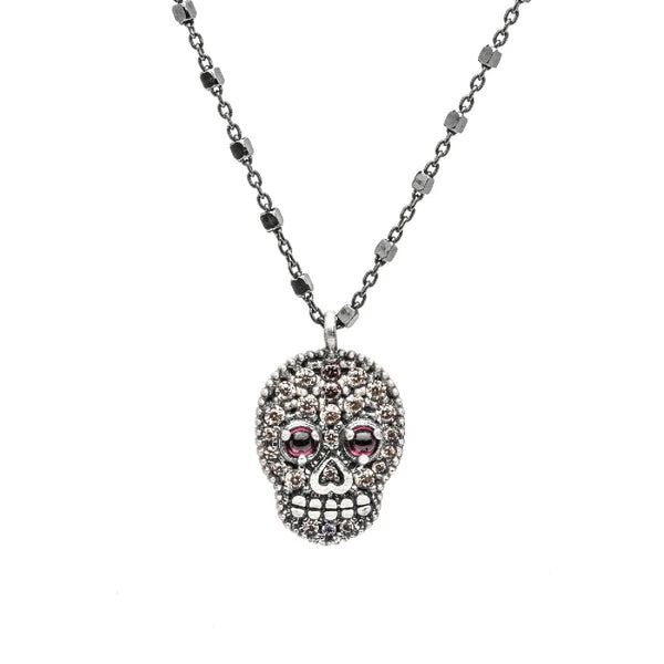 Colgante de calavera con granates