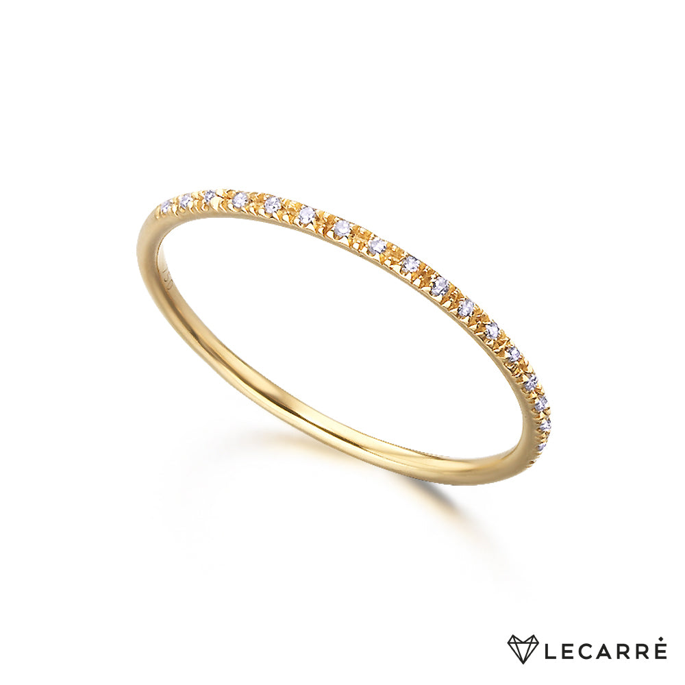 Anillo de oro amarillo media alianza con brillantes