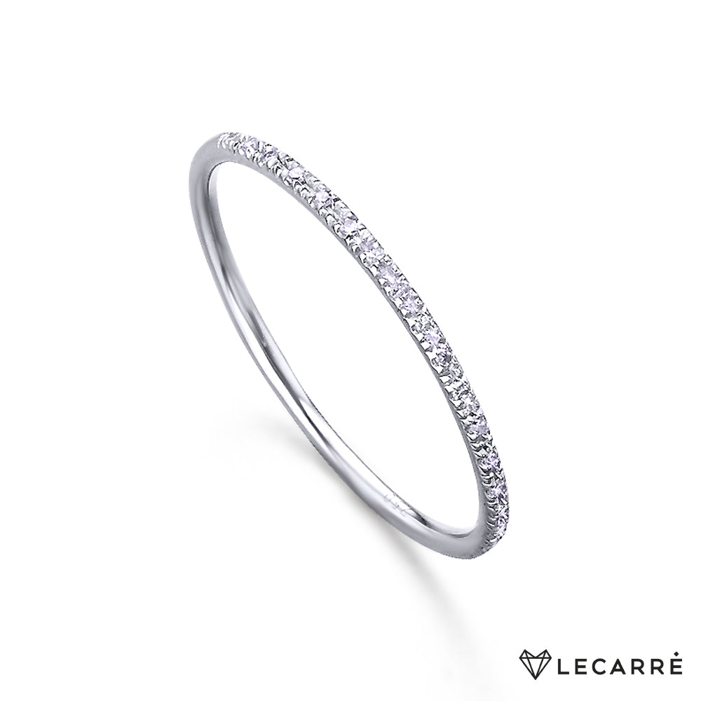 Anillo oro blanco media alianza con brillantes
