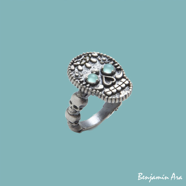 Anillo plata calavera con calcedonias